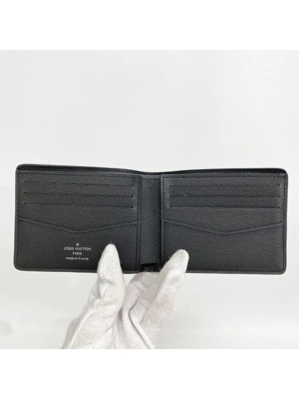 Louis Vuitton Billfold Taiga Portefeuille Calf Noir Wallet
